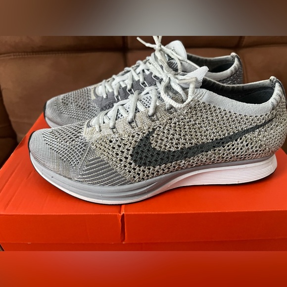 Nike Flynit Racers - Picture 5 of 6